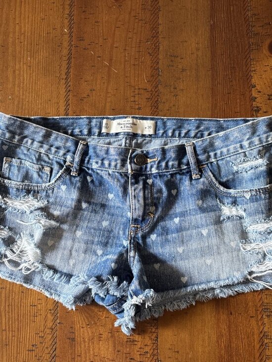 Abercrombie Fitch Denim Shorts W30 Heart Pattern Very Short Low Rise Y2K - Picture 2 of 8